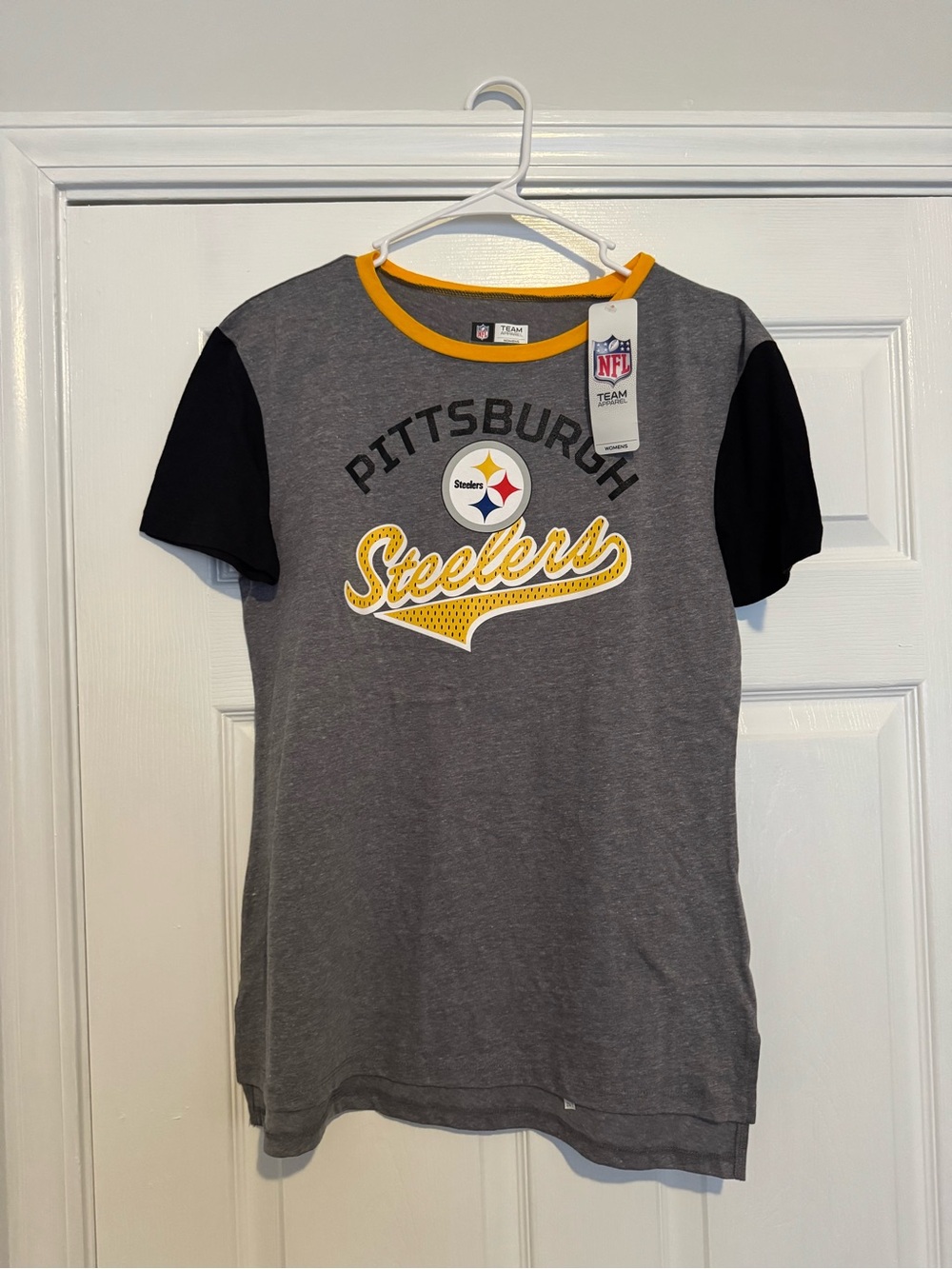 Women’s NFL Pittsburgh Steelers Gray Tee with Black Sleeves and Gold Trim (NEW)